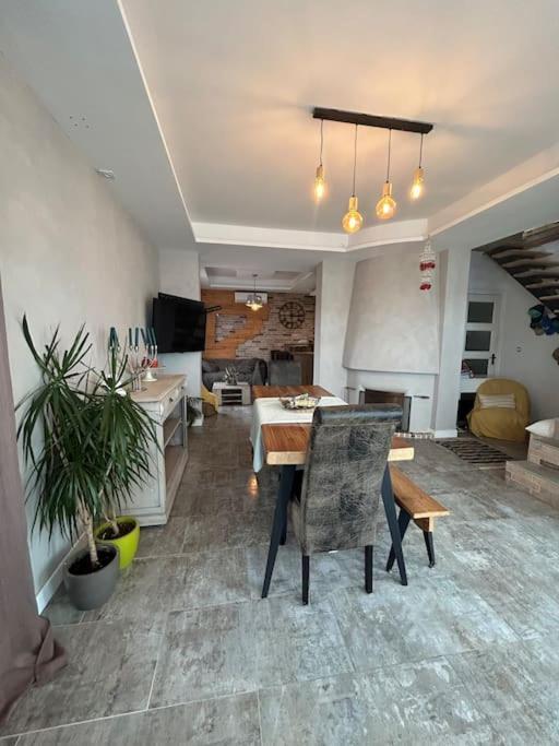 Comme A La Maison Narbonne Exterior photo