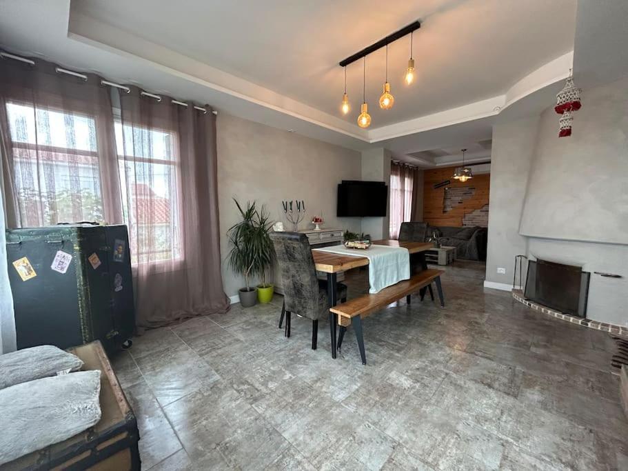 Comme A La Maison Narbonne Exterior photo